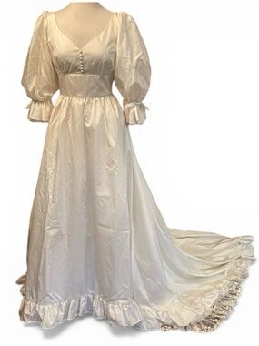 Vintage Elegant Ivory Wedding Gown 3/4 Sleeves Ruffles Lace Long Train Custom